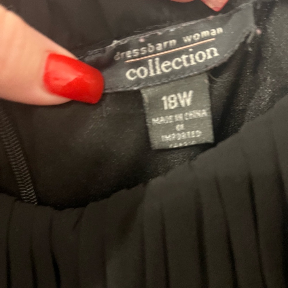 Cocktail  dress, has adjustable straps and padding on the chest. - Picture 4 of 6